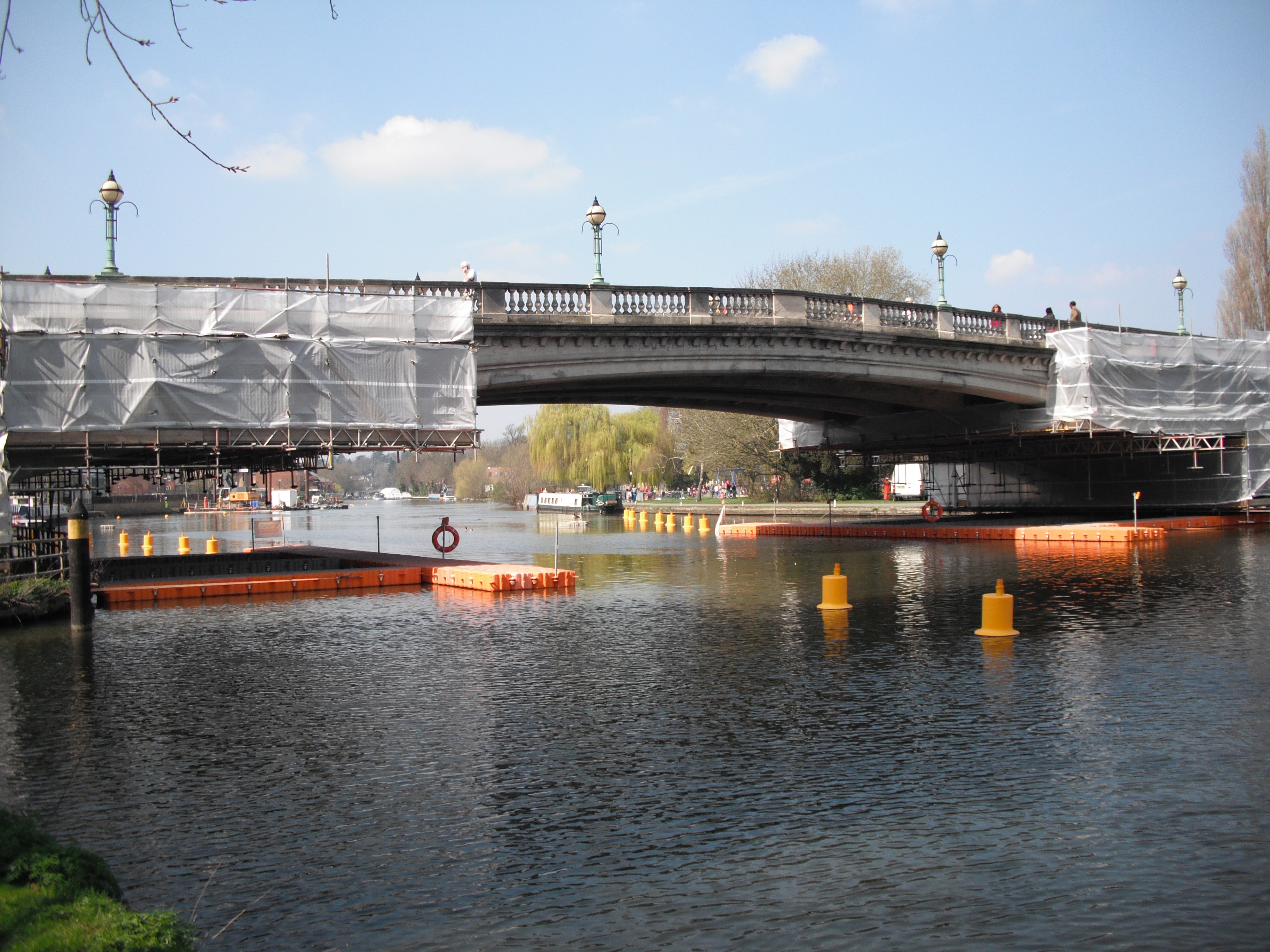 Scaffolding works on Reading Bridge