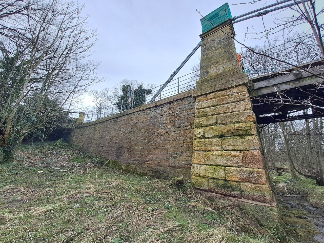 Masonry works to bridge